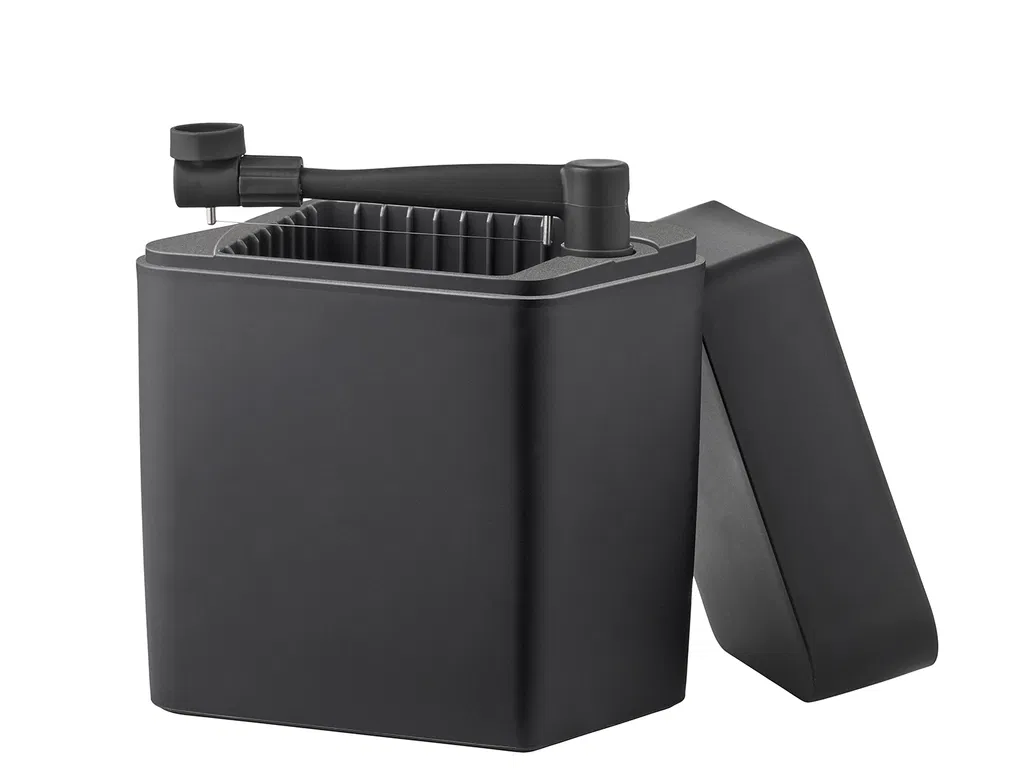 Ostlåda m. skärare - svart, Rosti