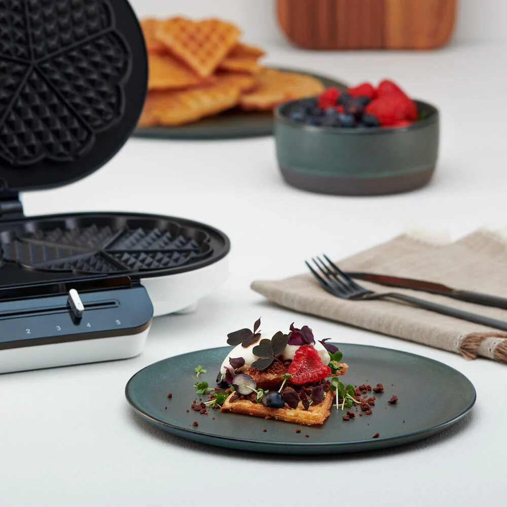 waffel-iron_traditional_double_wdwa-516w_environment_sqr